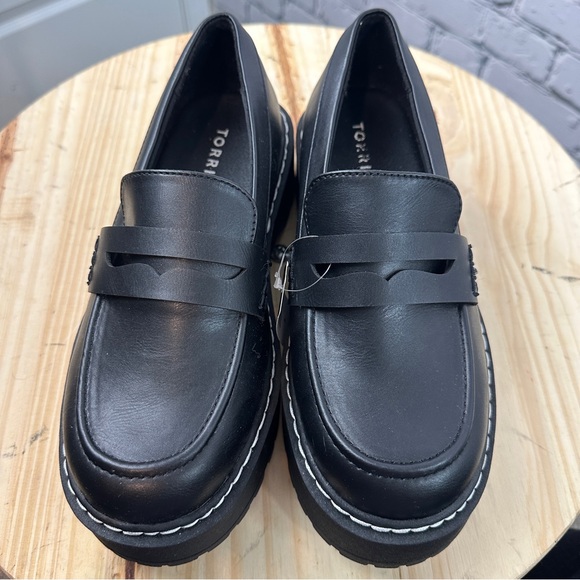 Torrid Lug Outsole Chunky Loafer Size 8WW Black Slip On Round Toe 90s Academia - Picture 3 of 10